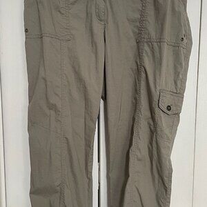 Chicos capris (never worn) - size 2.5 (Misses 14)